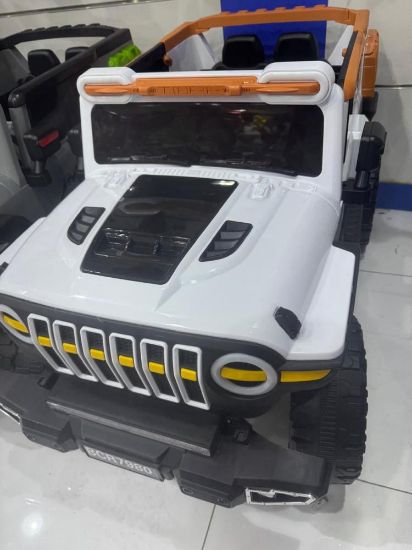 صورة سيارة أطفال كهربائية بتصميم جيب قوي ولمسة فخامة